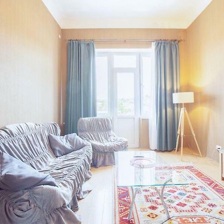 Wehost Apartment On A Colorful Street Tbilisi Buitenkant foto