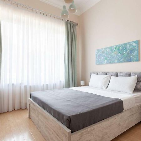 Wehost Apartment On A Colorful Street Tbilisi Buitenkant foto