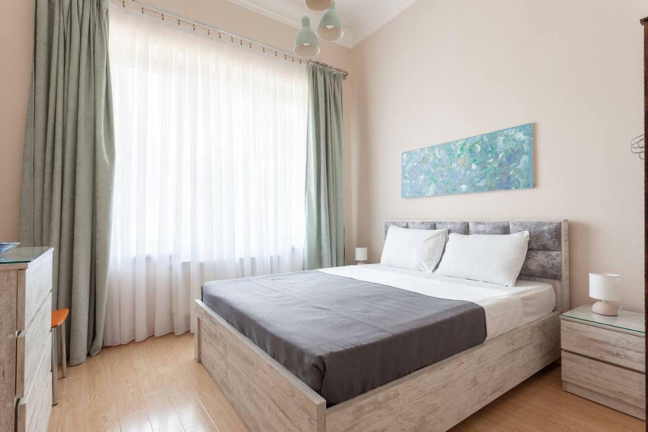 Wehost Apartment On A Colorful Street Tbilisi Buitenkant foto